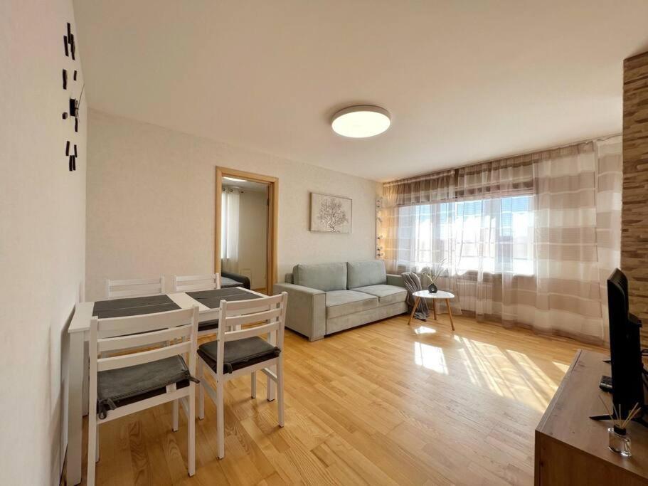 New Apartment With A View In The Town Center Narva Dış mekan fotoğraf